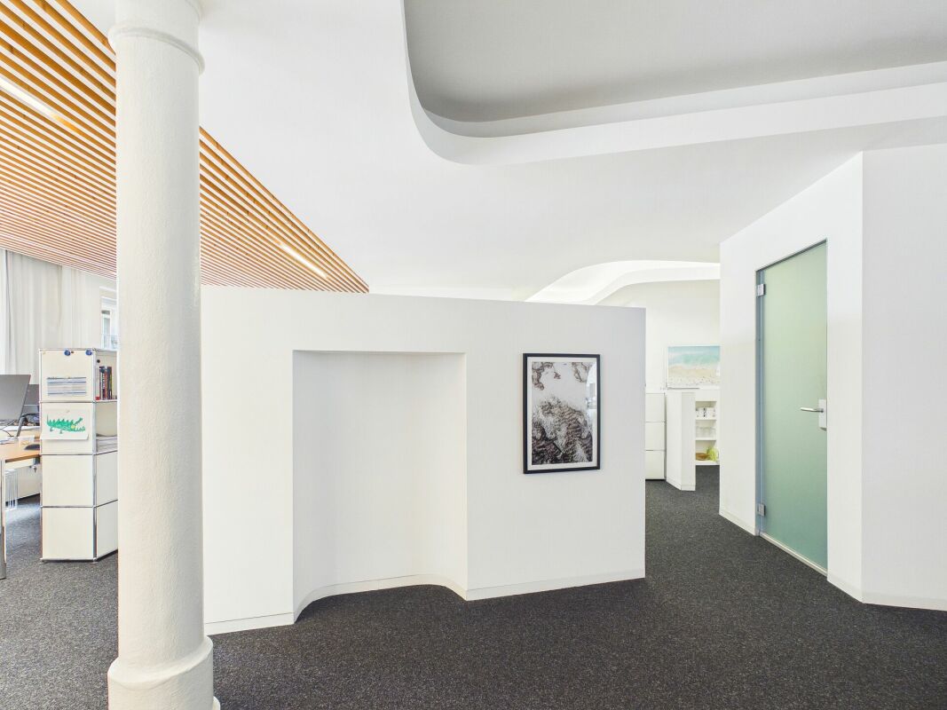 100m² office