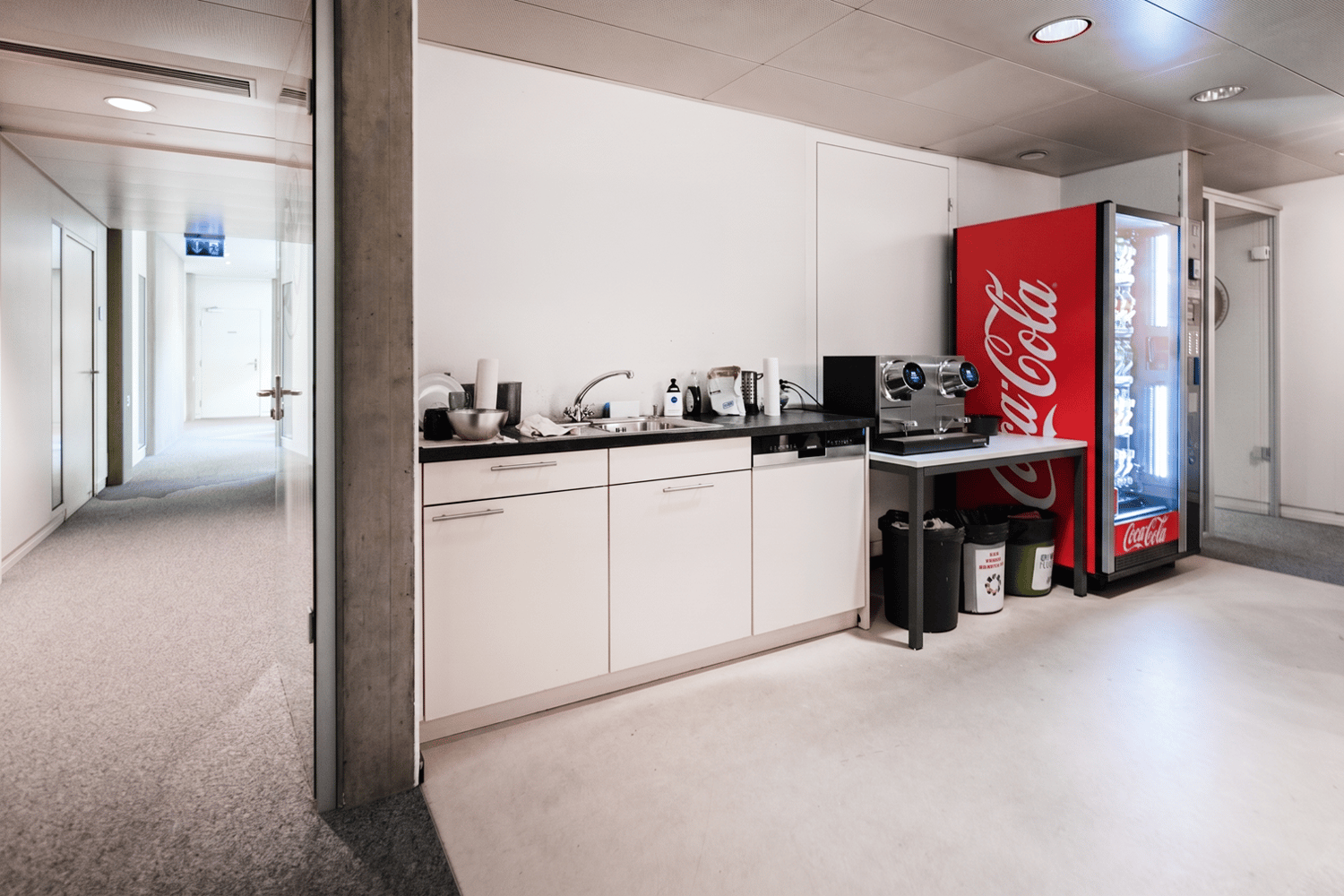 655m² office