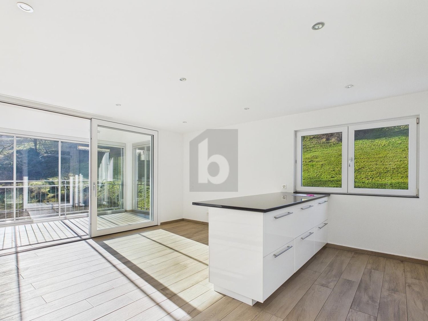 106m² office