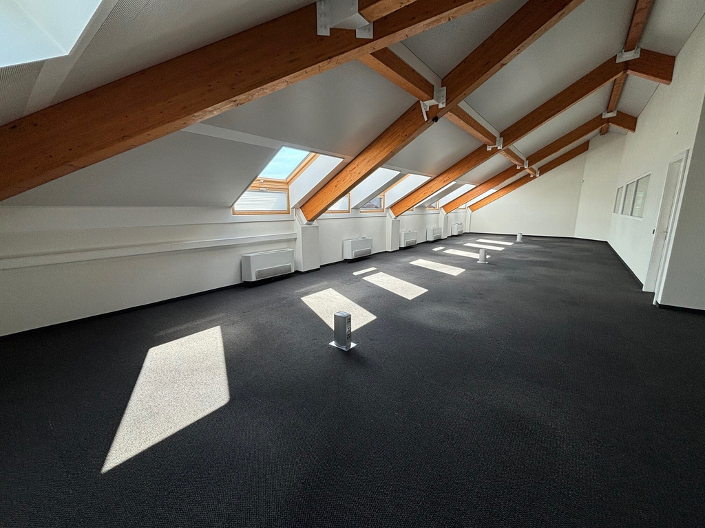 204m² Büro, Foto 2 von 10