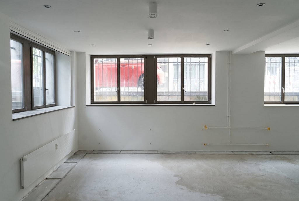 80m² commerciale, foto 2 di 4