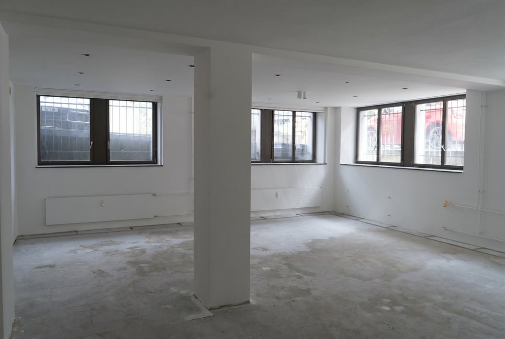 80m² commerciale, foto 1 di 4