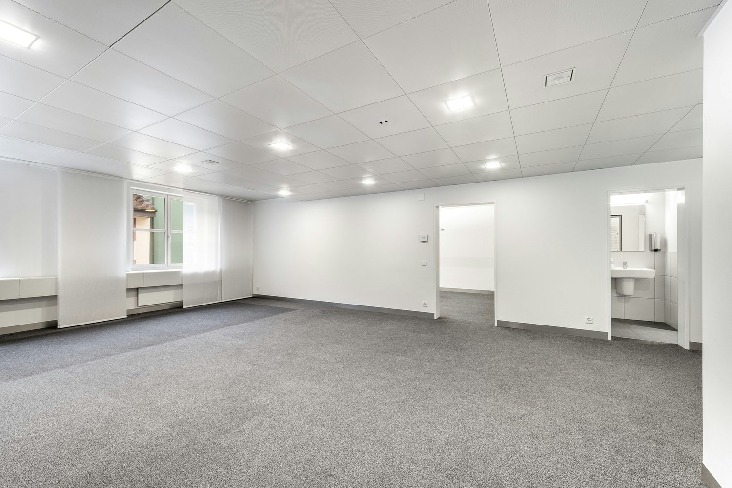 100m² office