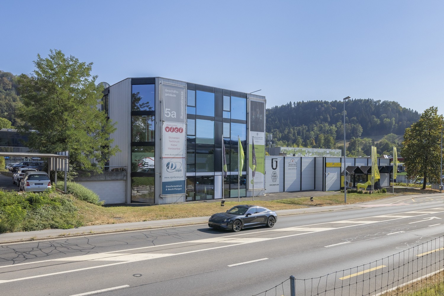 135m² office