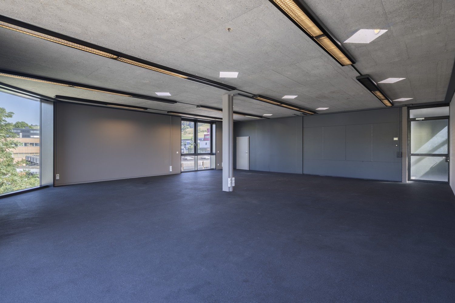 135m² office