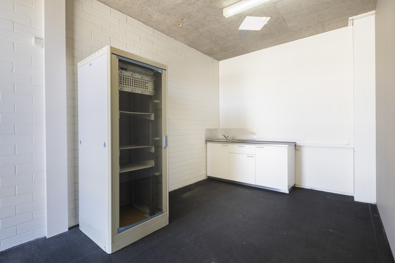135m² office