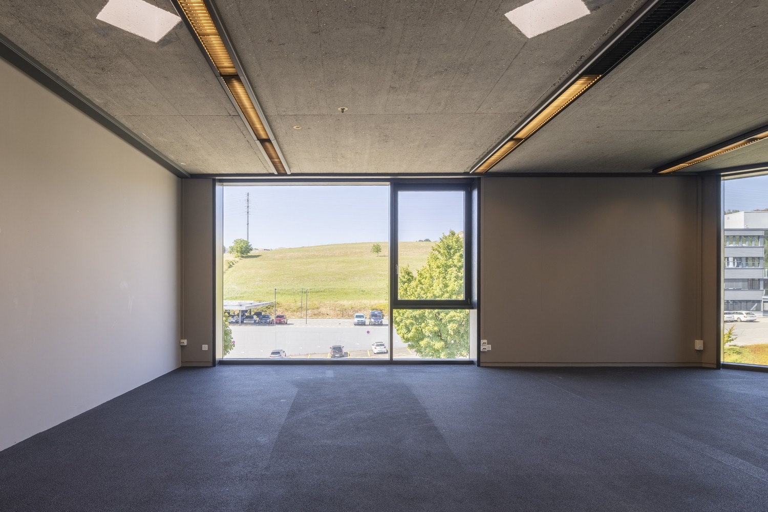 135m² office