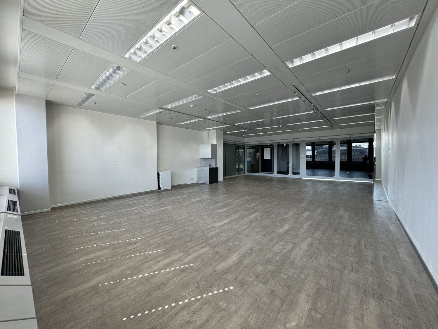 101m² commercial, Foto 1 von 4