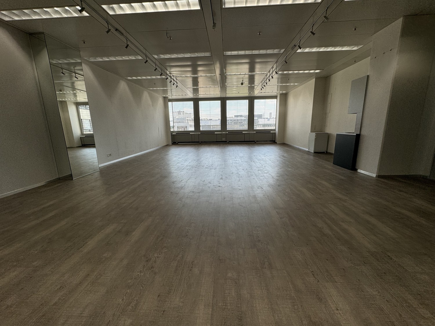 101m² commercial, Foto 2 von 4