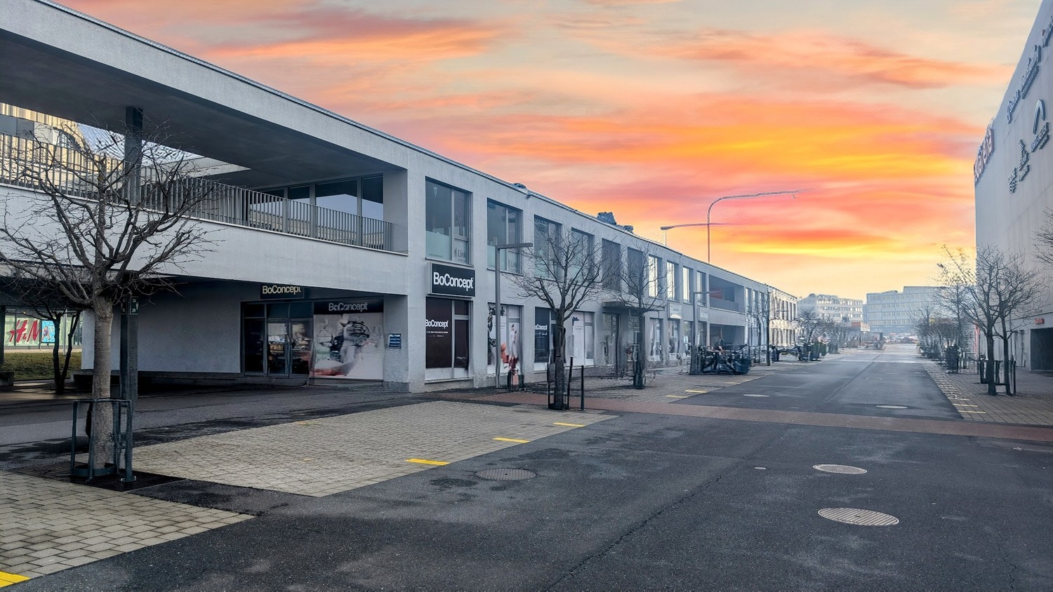 557m² shop