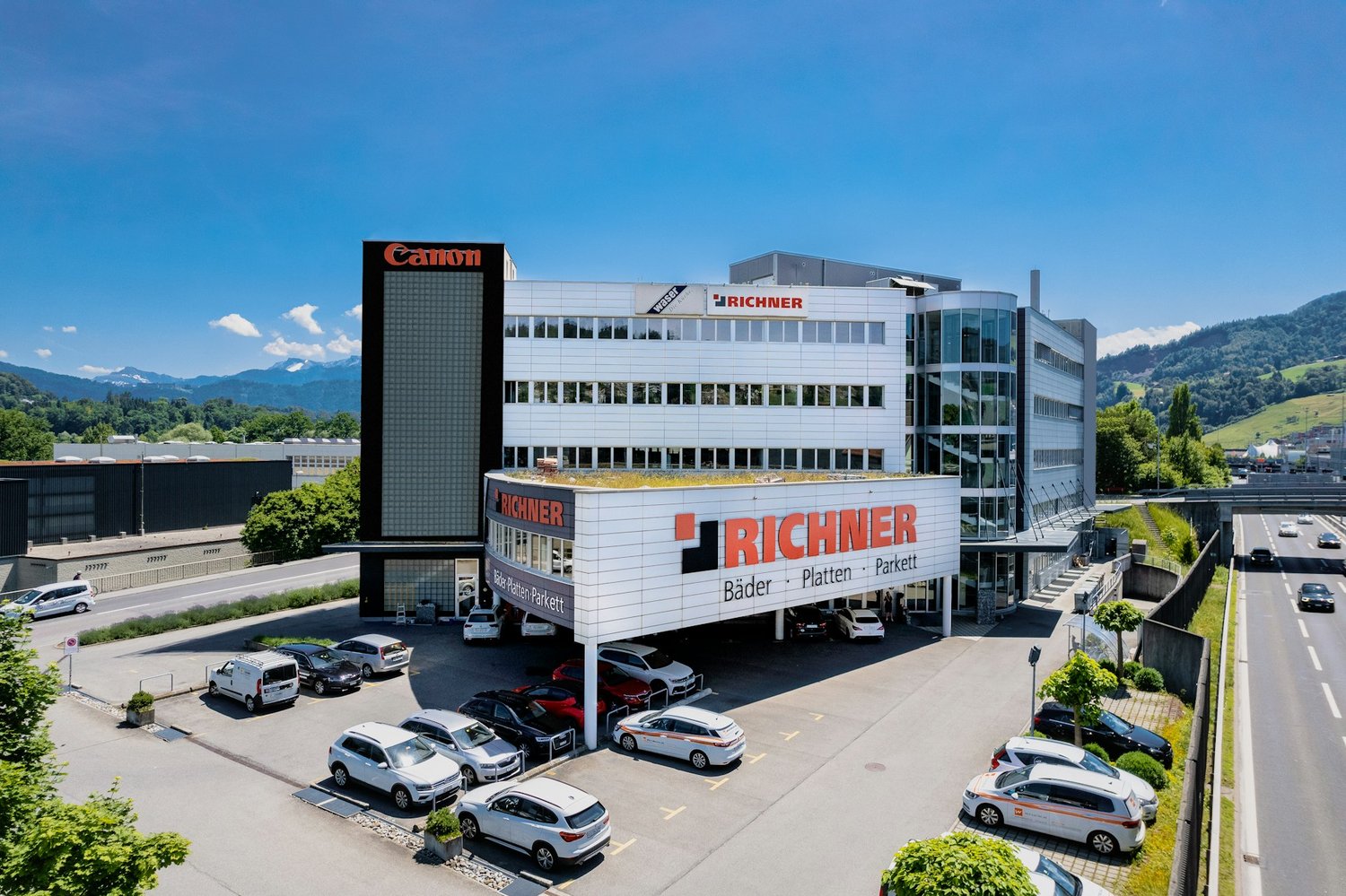 242m² office