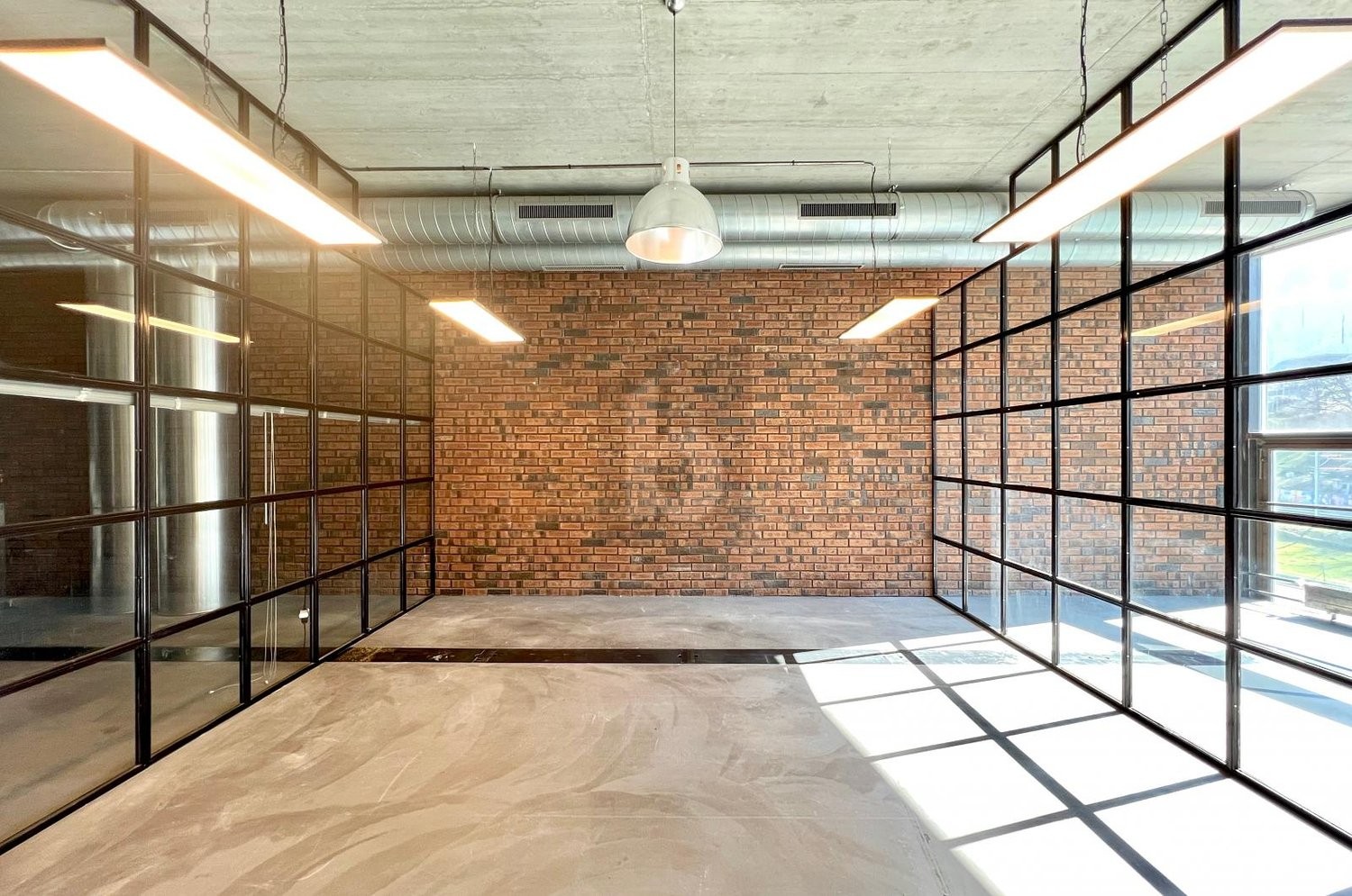 Bureau de 173m², photo 1 sur 4