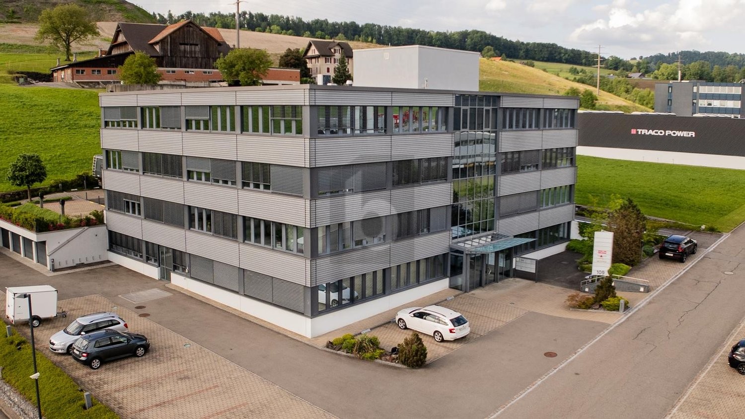 347m² office