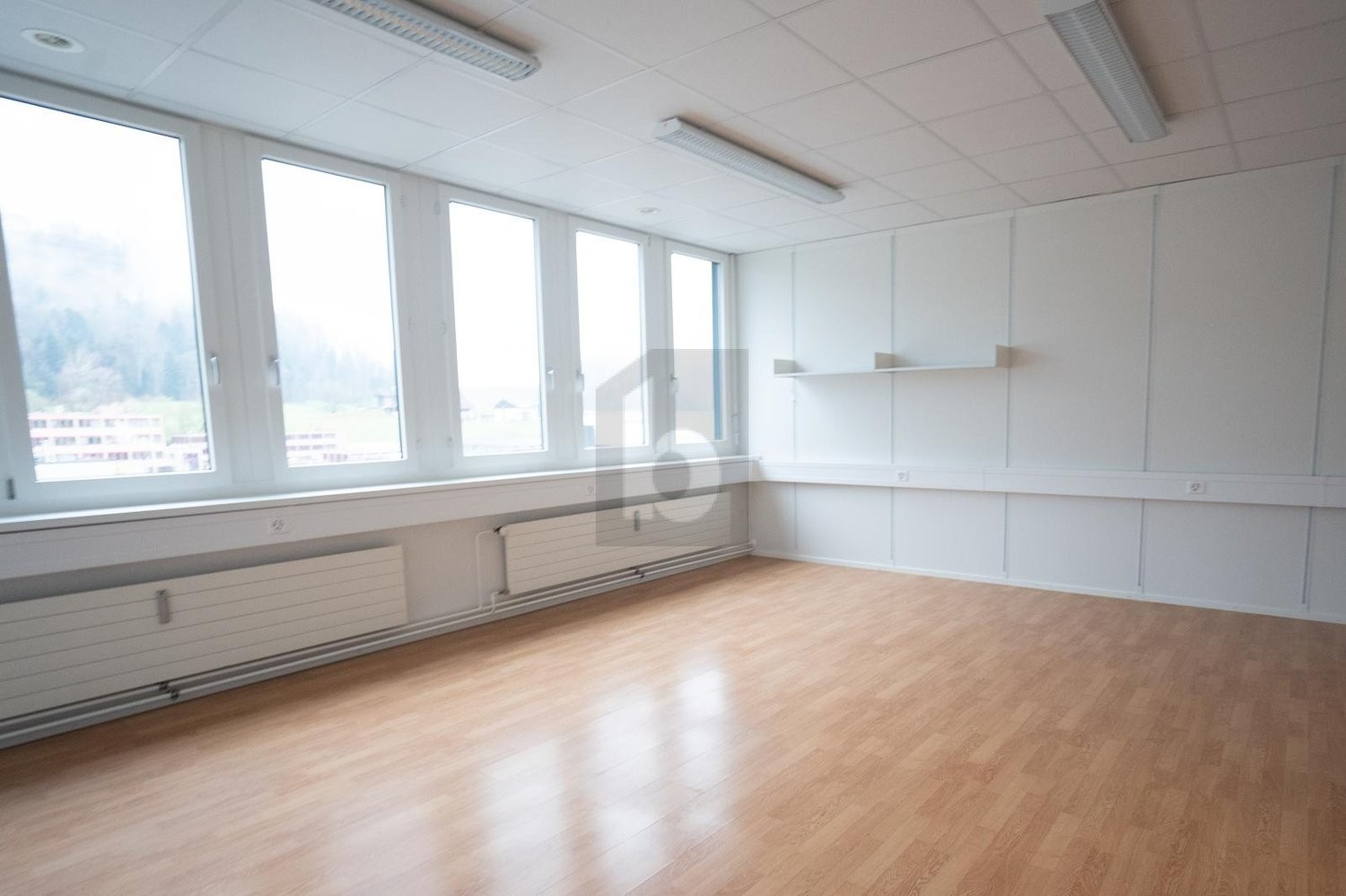 347m² office