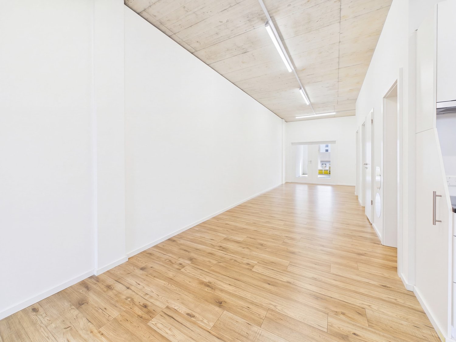136m² commercial, photo 4 sur 10