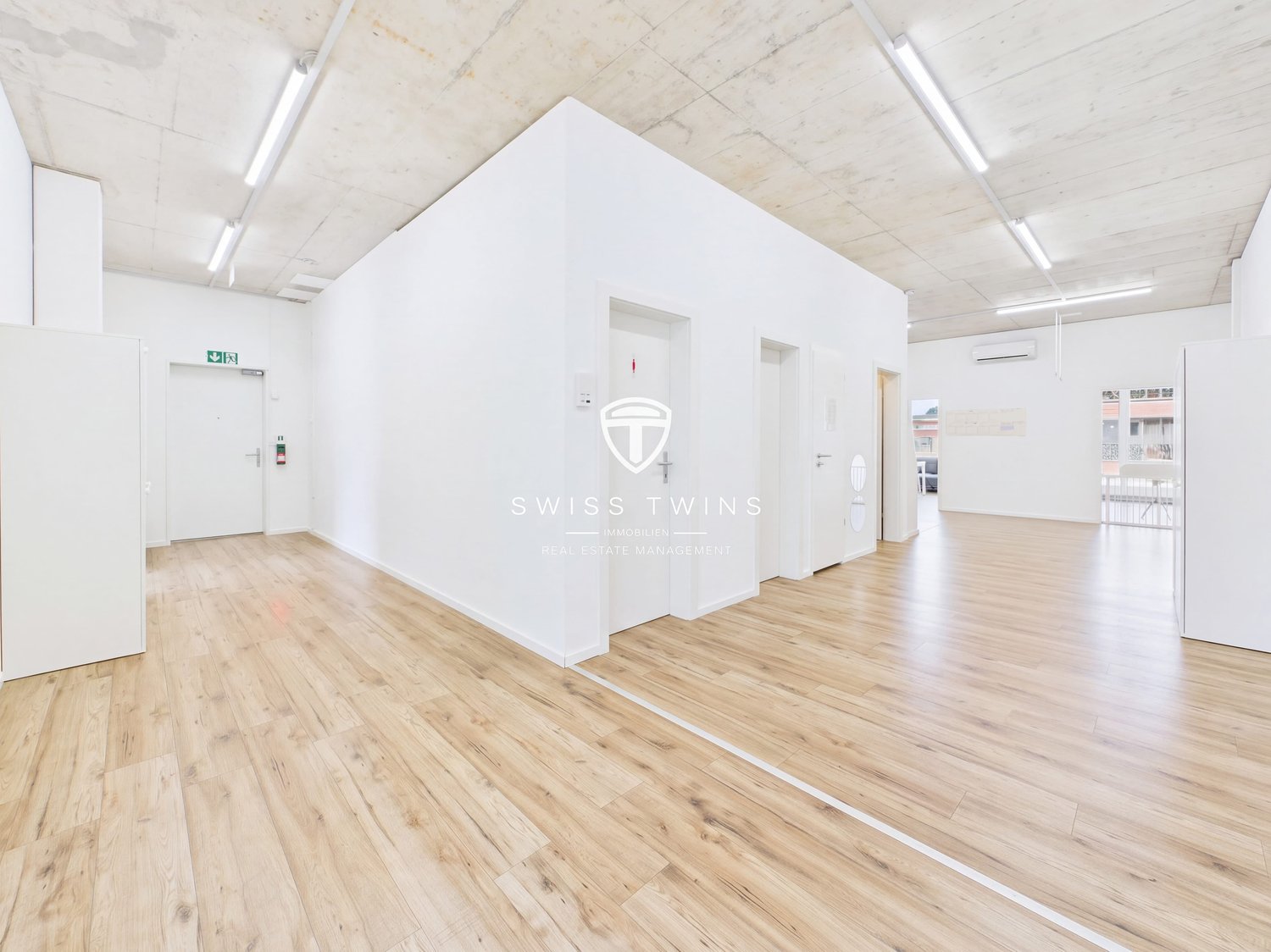 136m² commercial, photo 2 sur 10