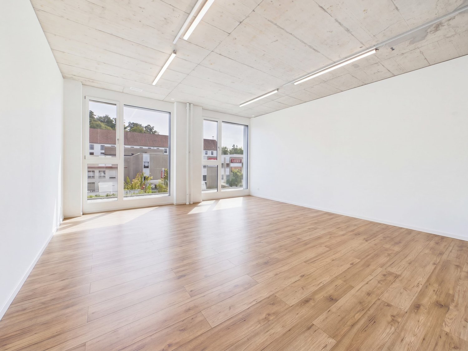 136m² commercial, photo 3 sur 10