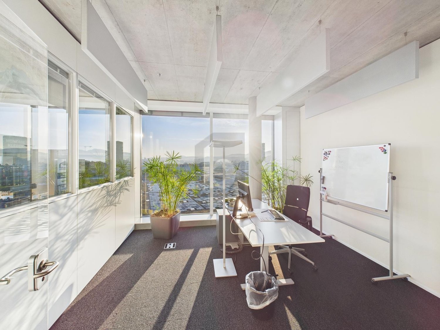 334m² office