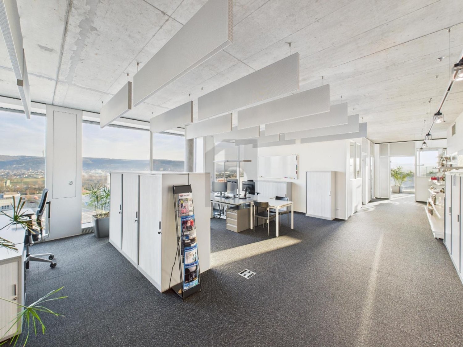 334m² office