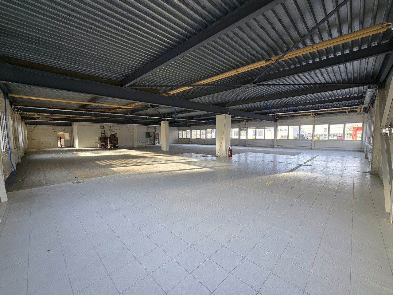 555m² ufficio