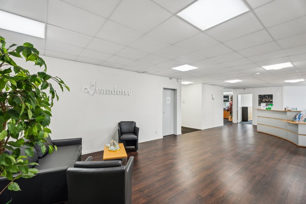 698m² office