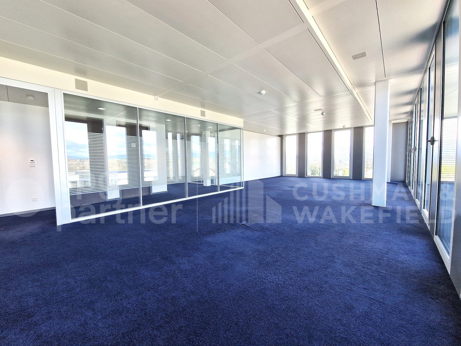424m² Büro","description":"Bürofläche von 424 m² im 3. Stock in einem Minergie-Gebäude, nur wenige Schritte von der EPFL und der UNIL entfernt, gelegen an der Kantonsstrasse, in unmittelbarer Nähe zum Seeufer und der Venoge:   


  * Perfekt unterhaltene Fläche 
  * Abgeschlossene Büros mit grossen , Foto 3 von 6