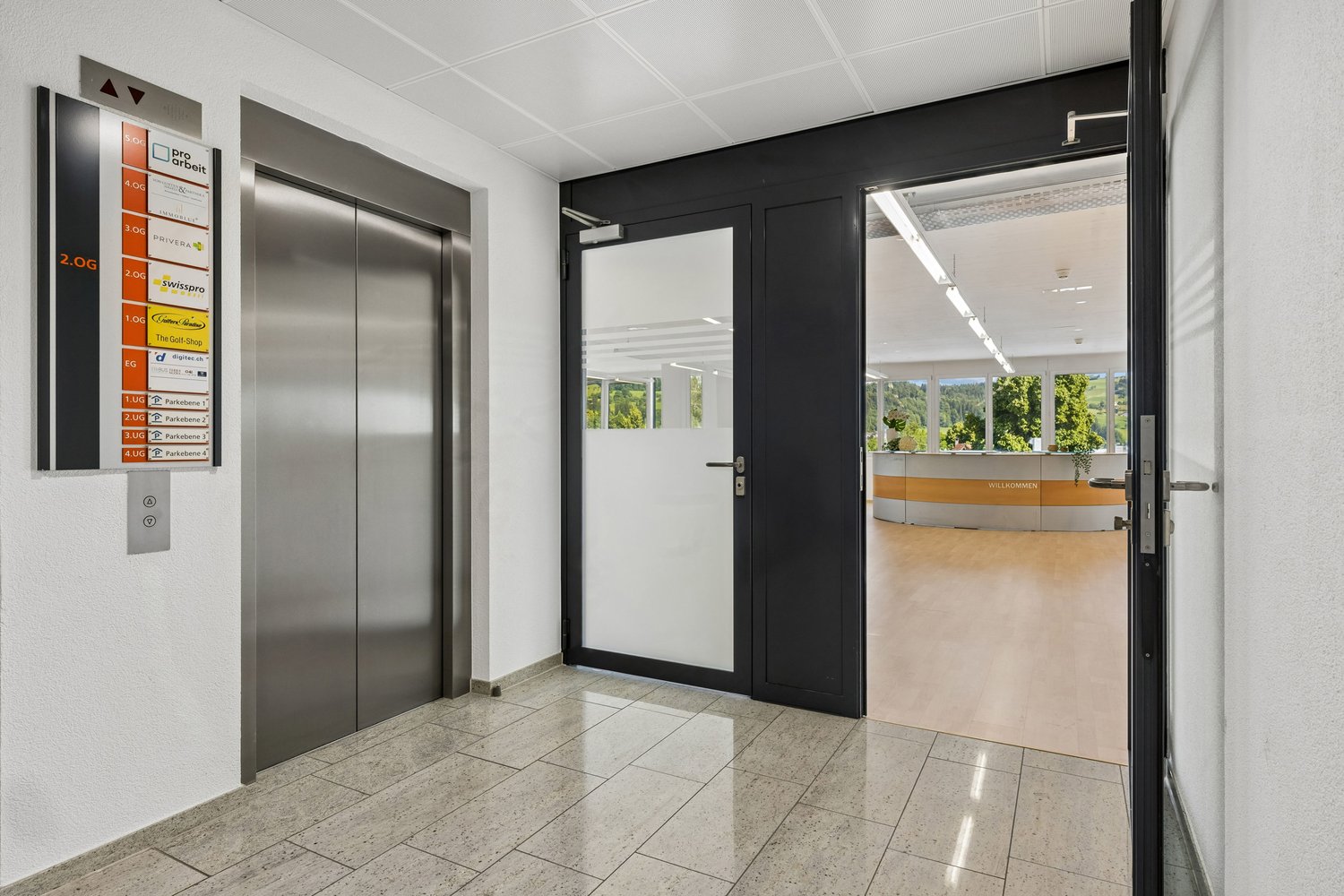 549m² office