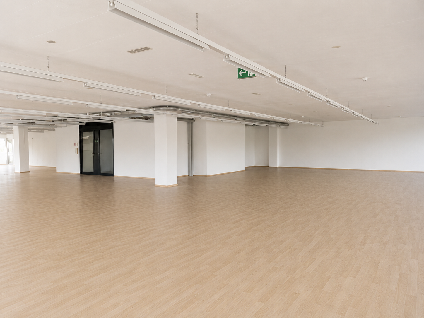 549m² office
