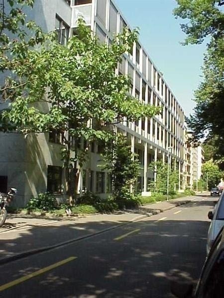 Local de stockage de 302m², photo 2 sur 2