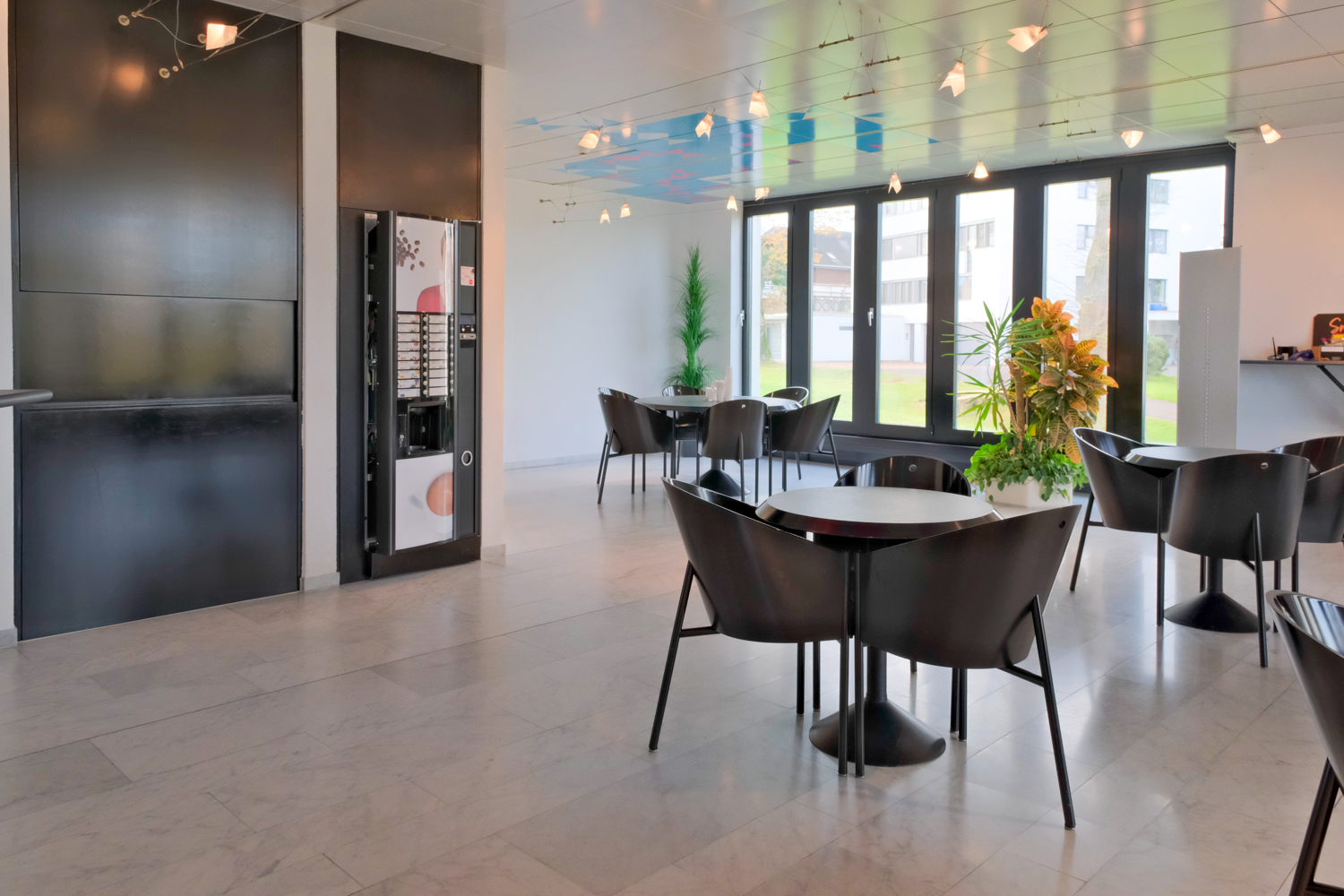 2207m² office