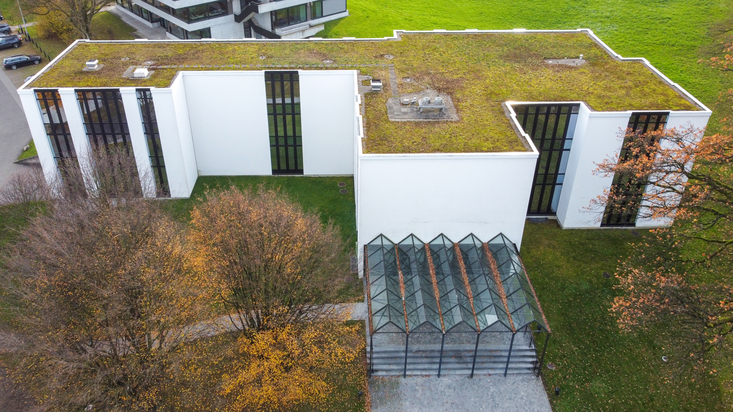 2207m² office