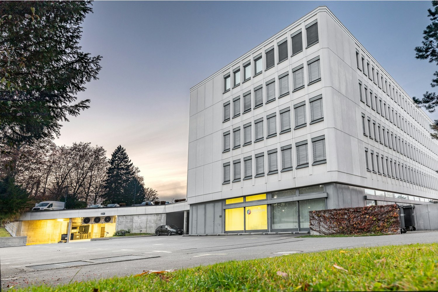 610m² office