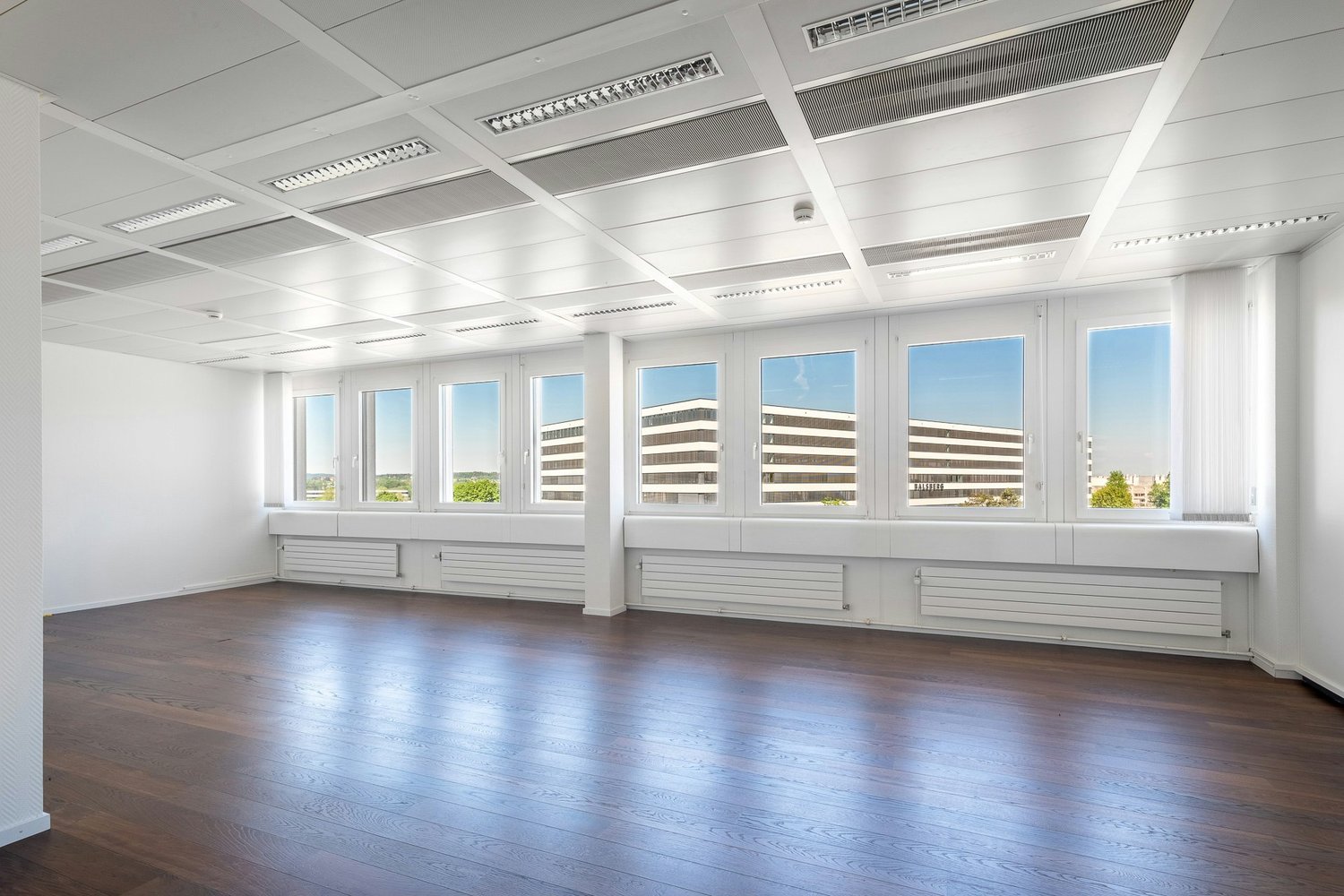 610m² office