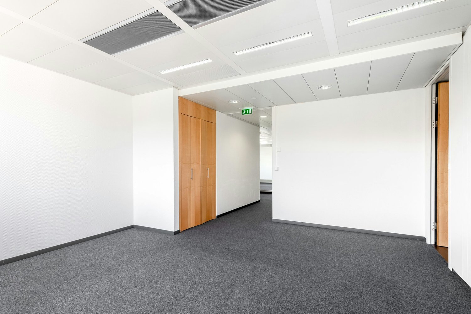 610m² office