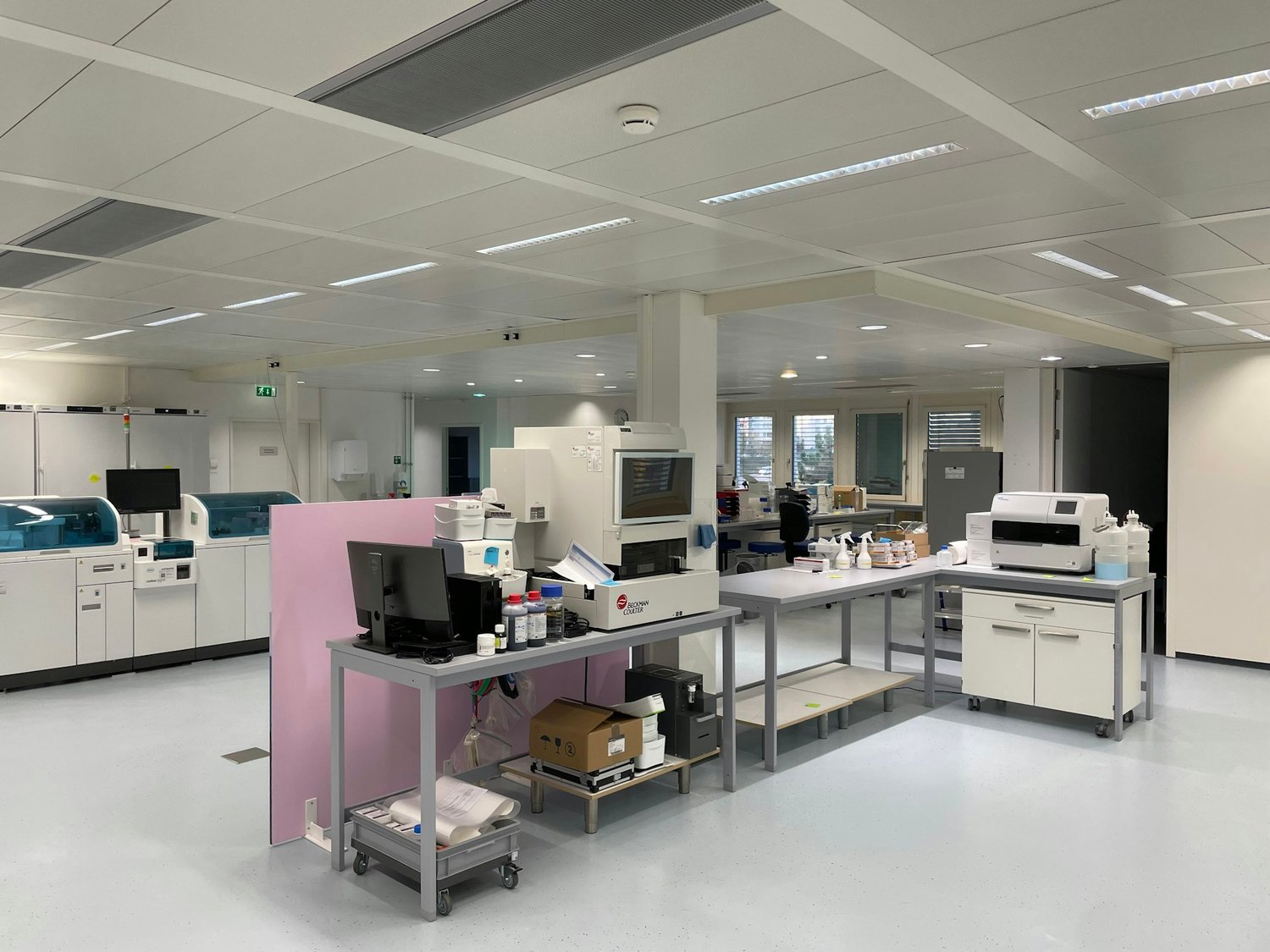 610m² office
