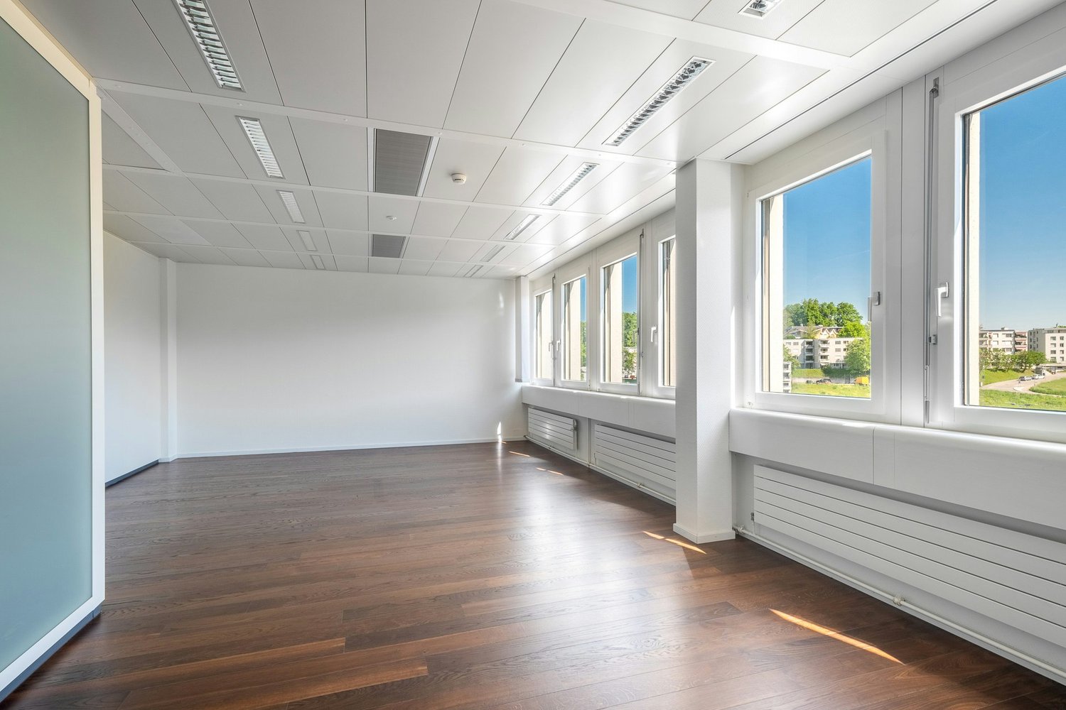 610m² office
