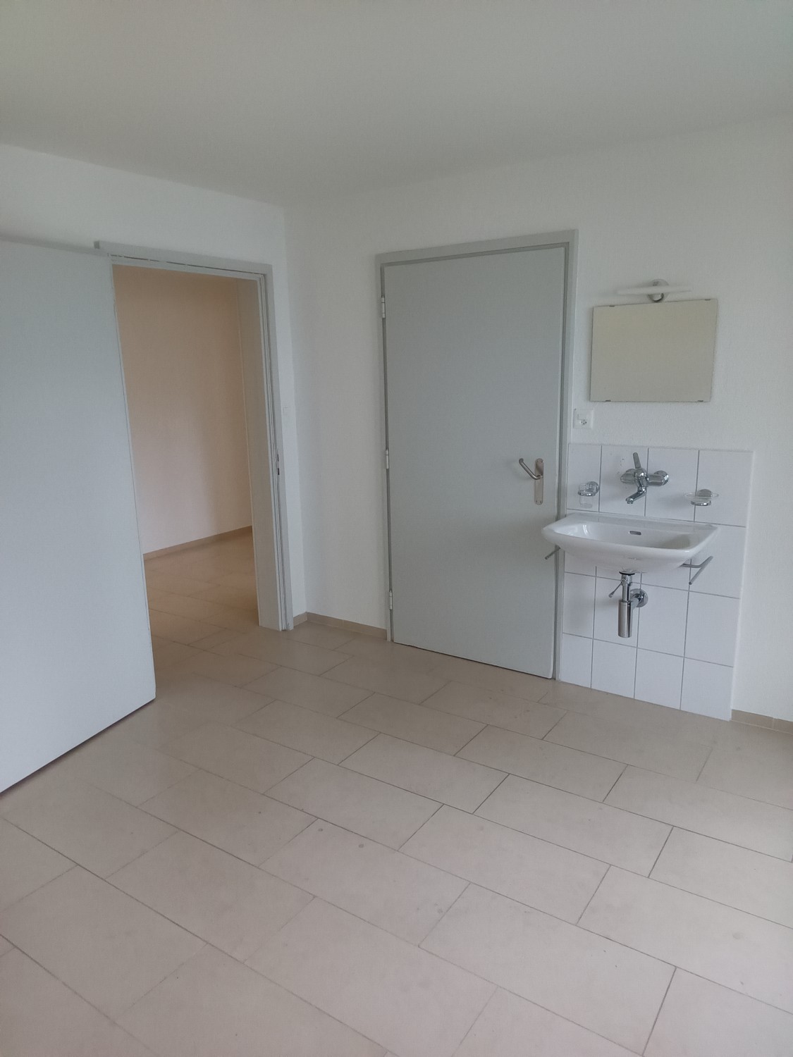 75m² office