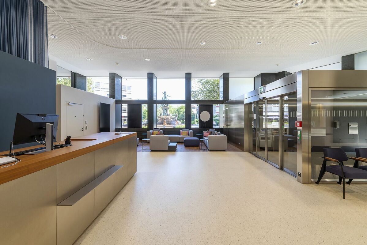 3500m² office