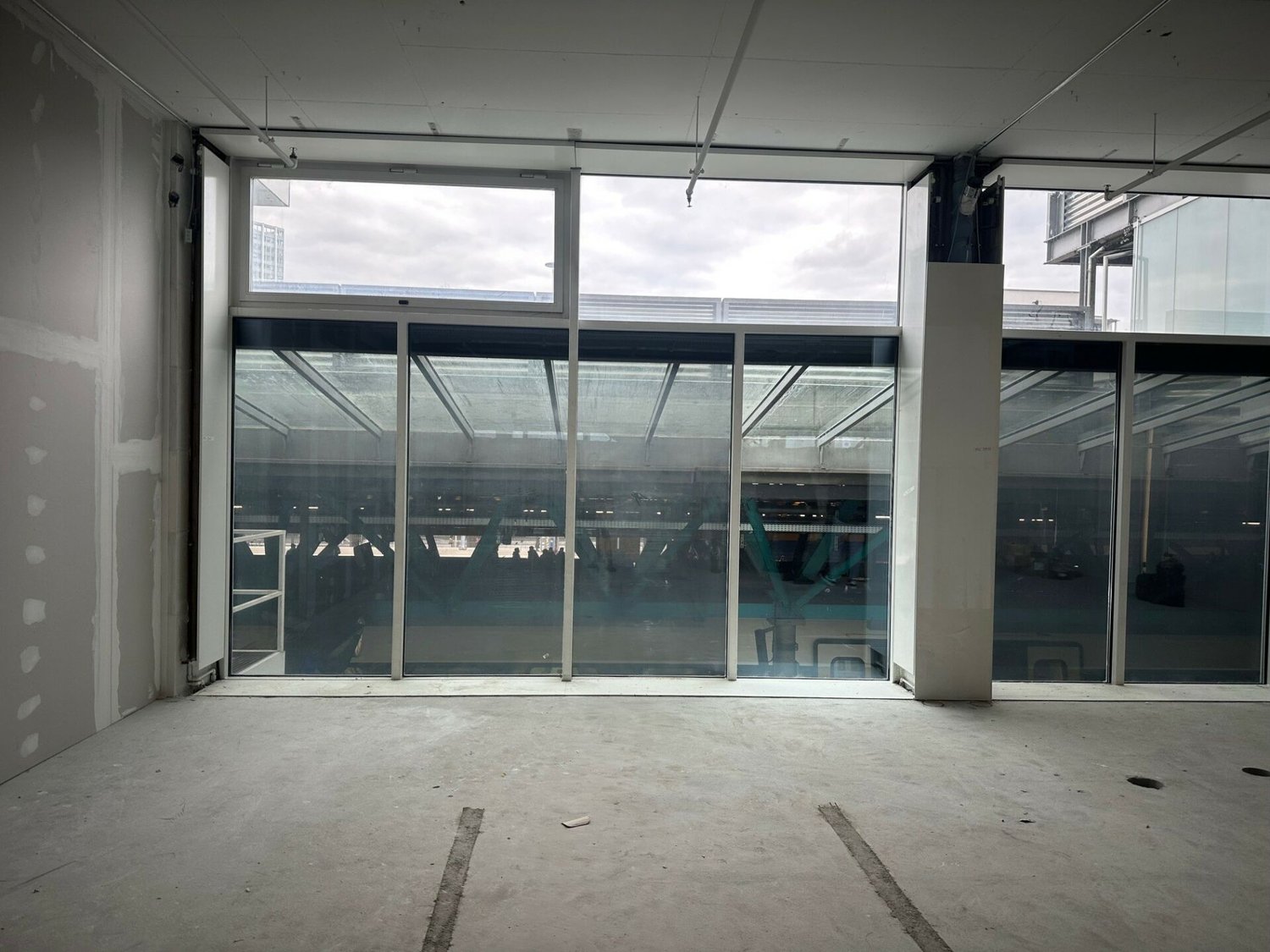 106m² shop
