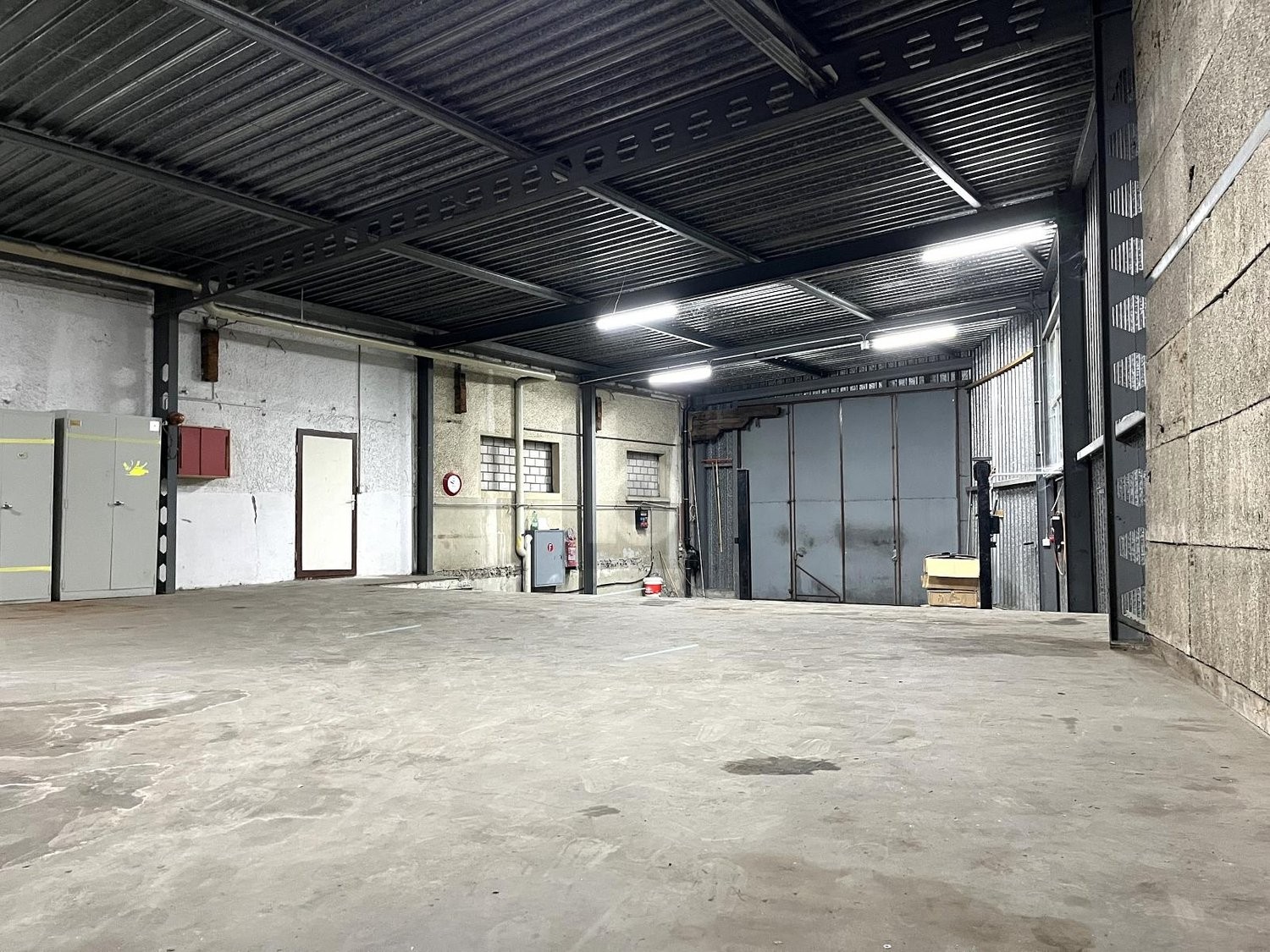 200m² atelier, Foto 2 von 4