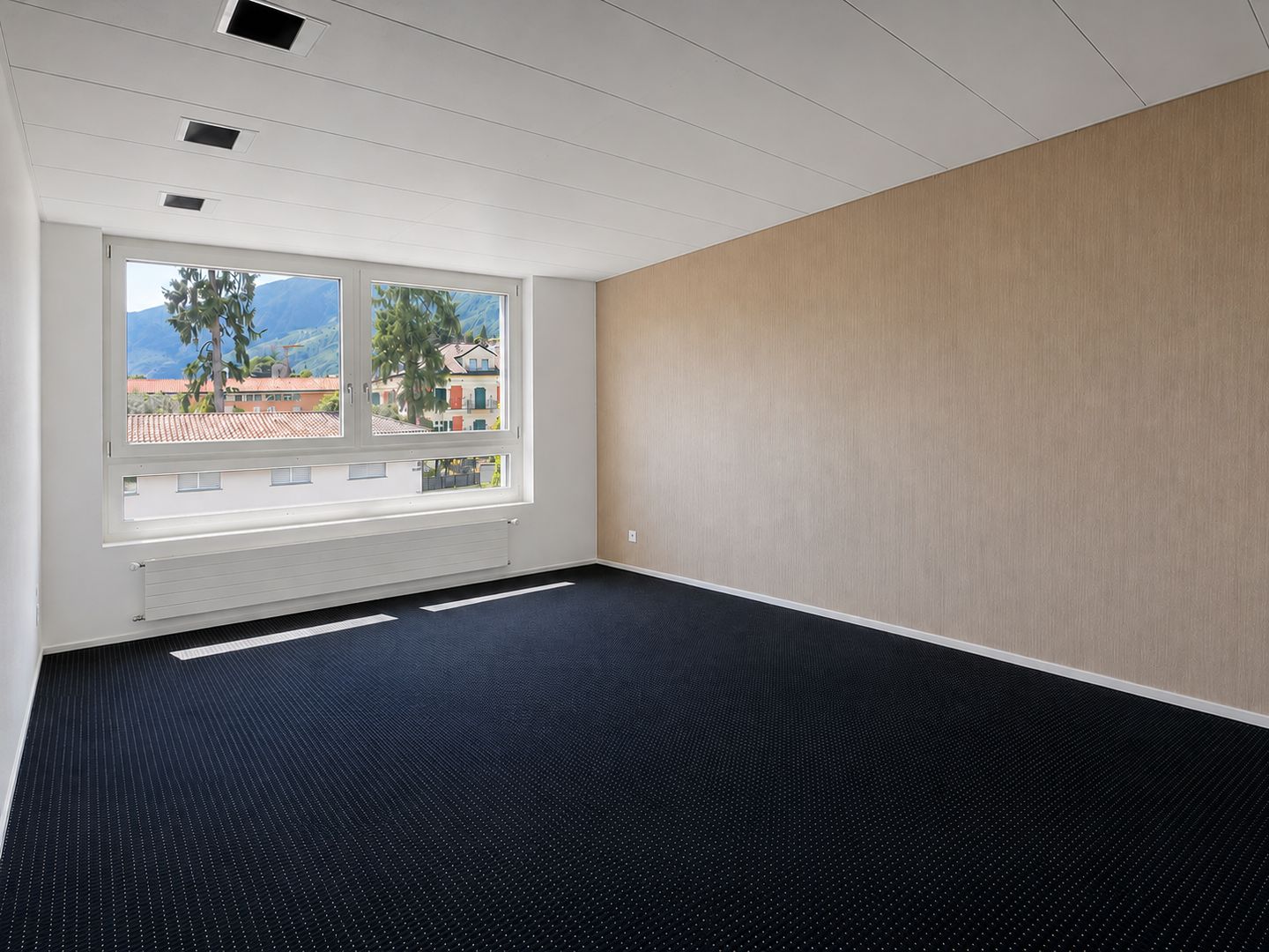 210m² office