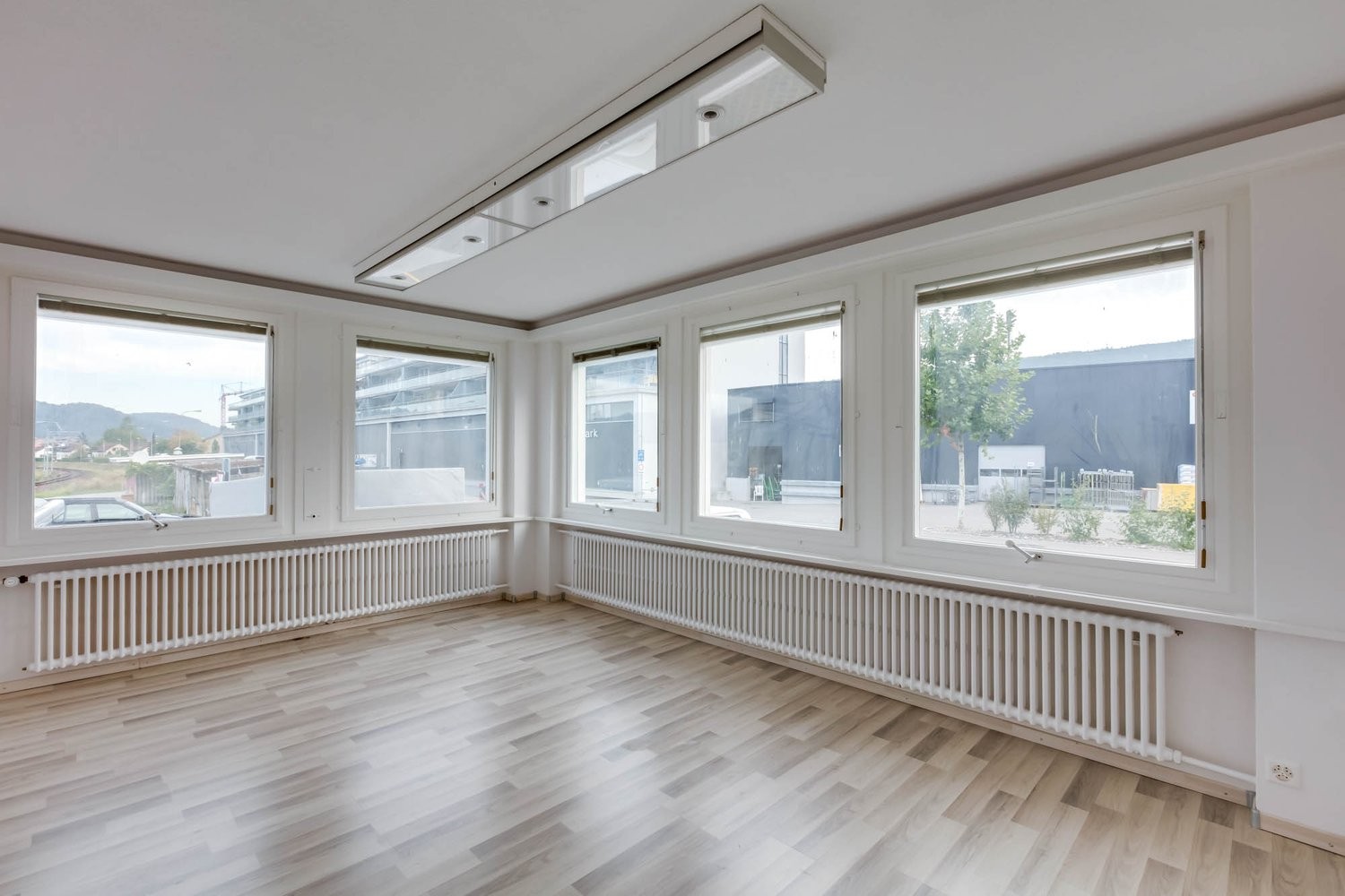 96m² office