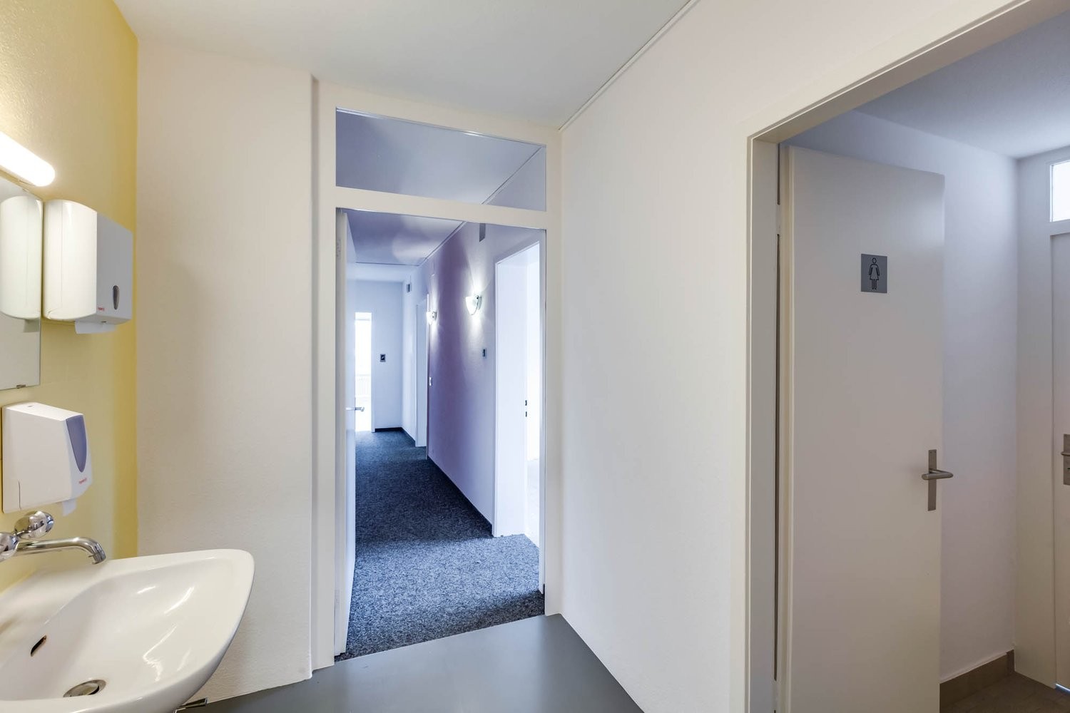 96m² office
