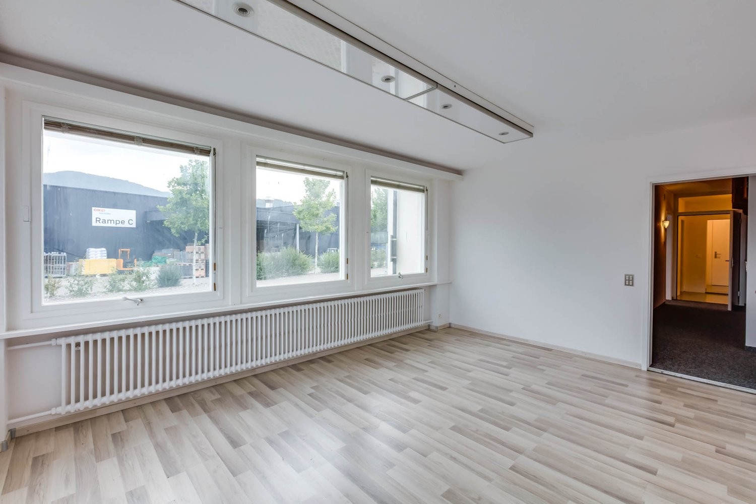 96m² office