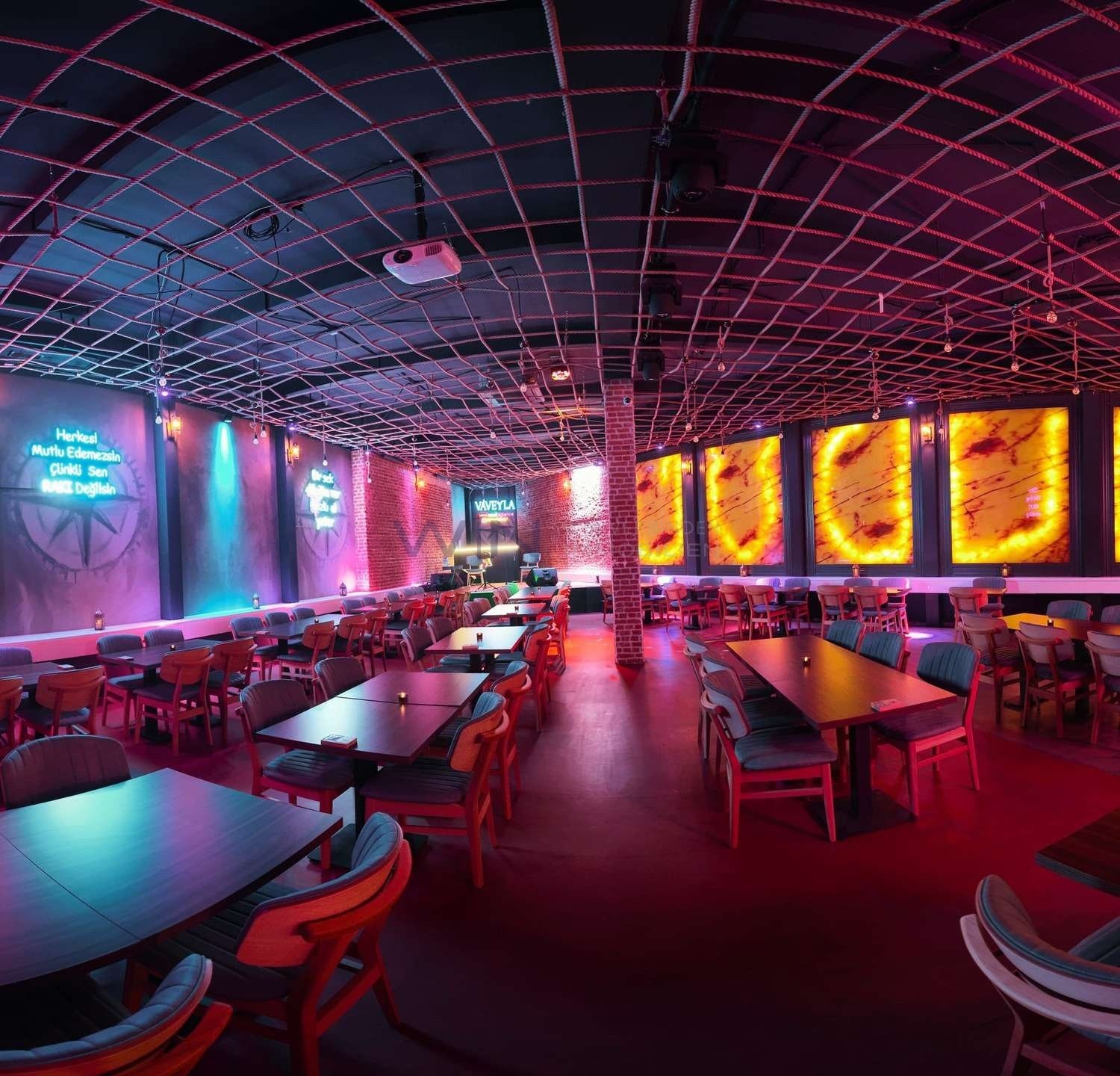 550m² bar