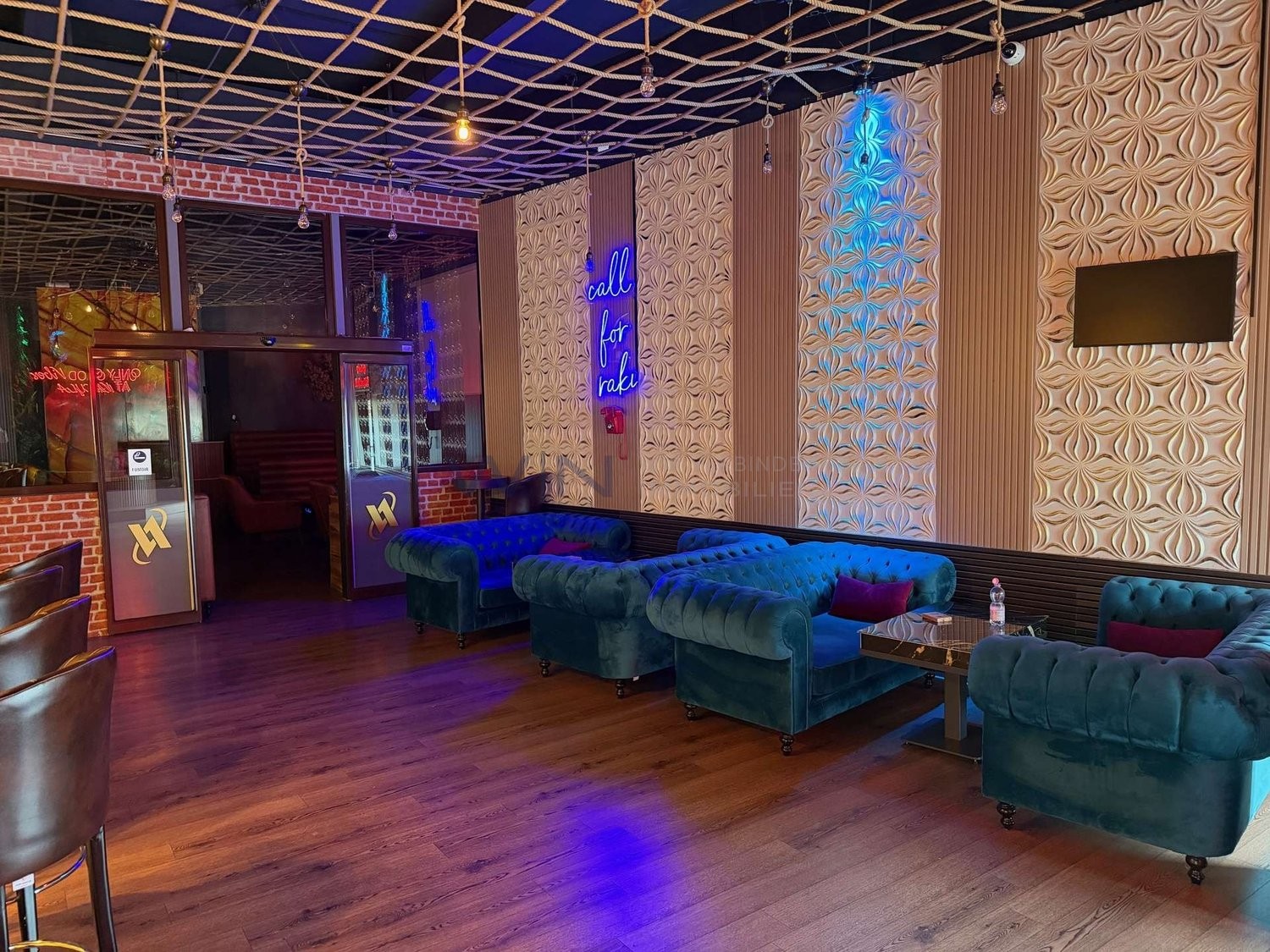 550m² bar
