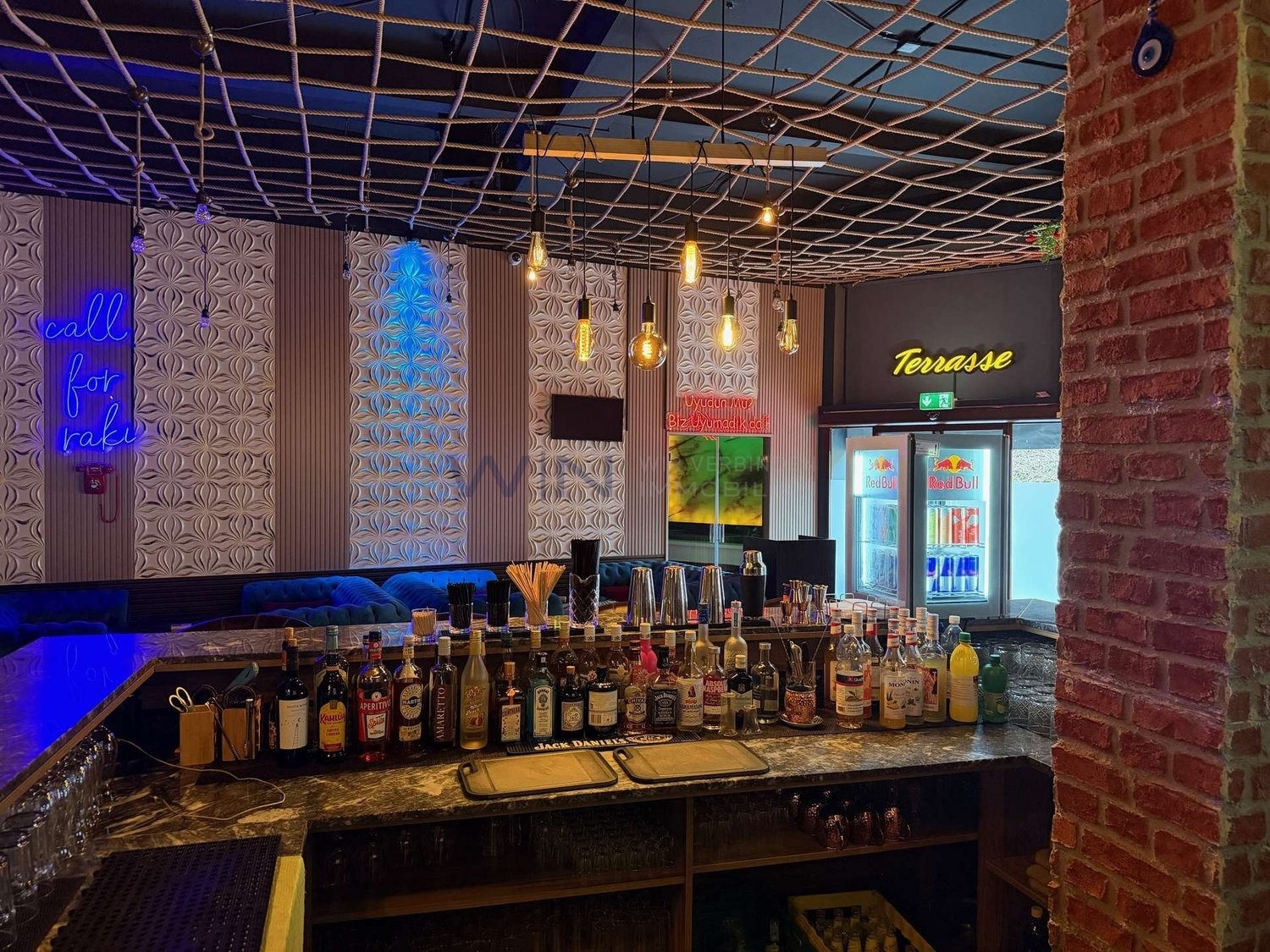550m² bar