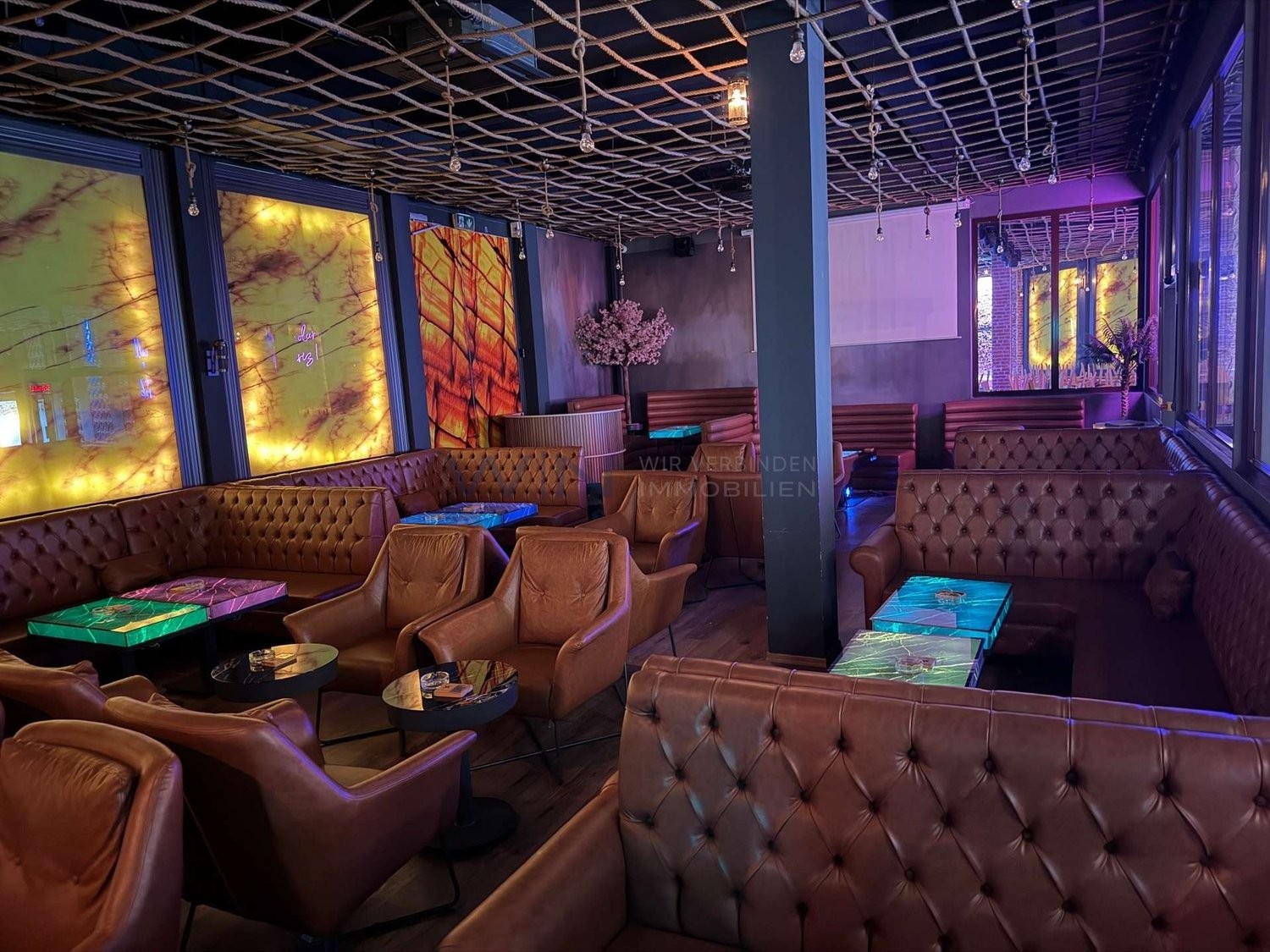 550m² bar