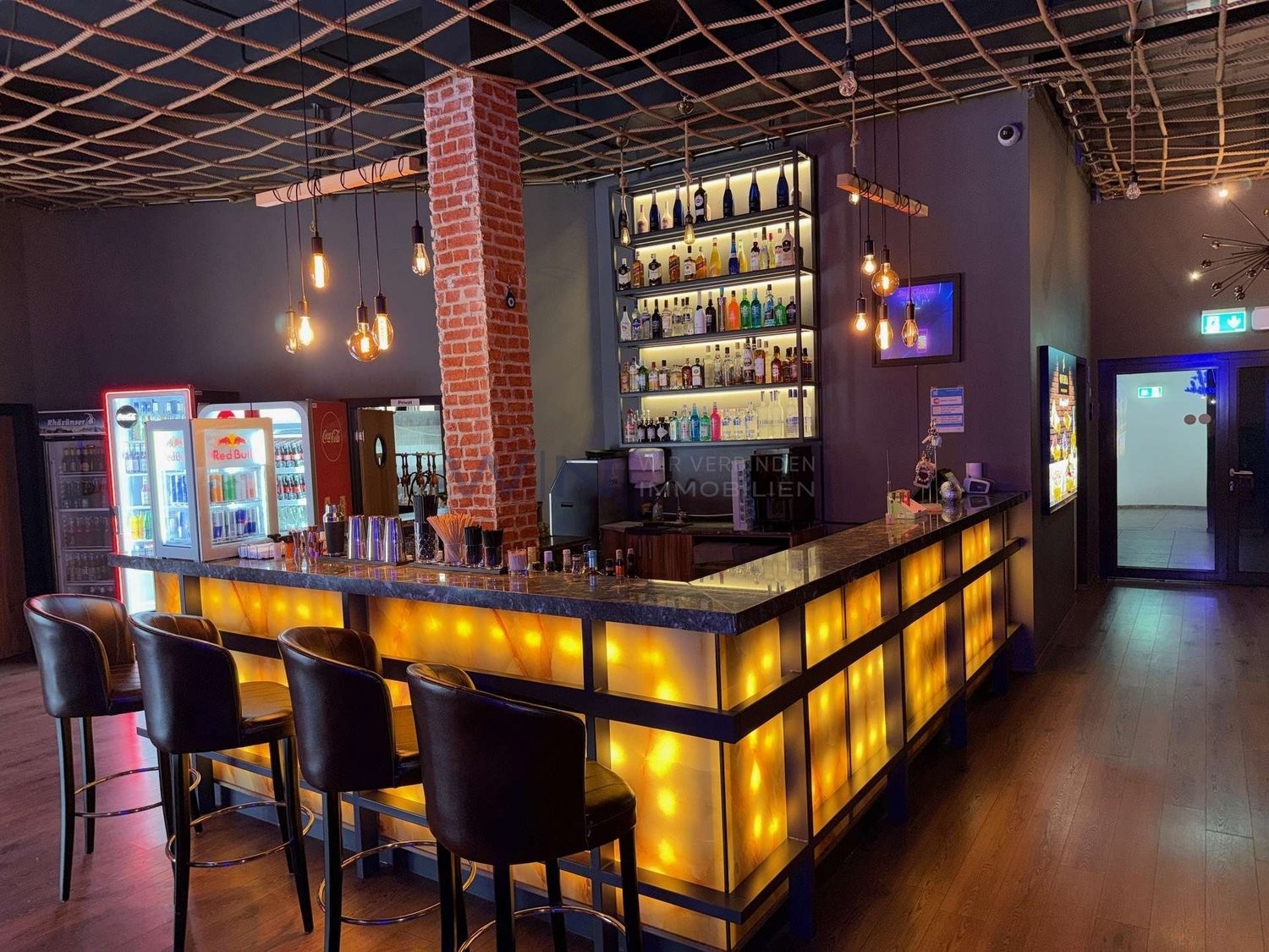 550m² bar