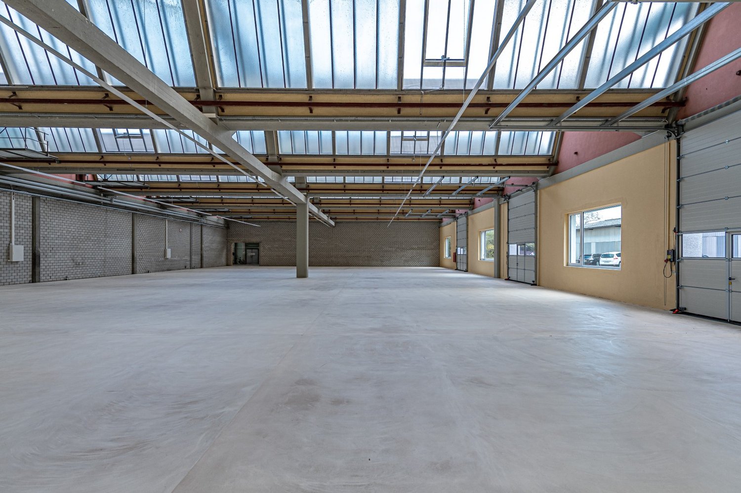 531m² industrial object